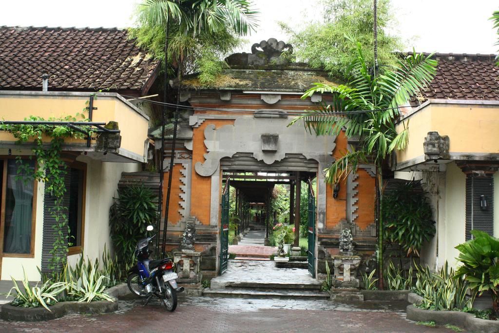 Hotel Ratih Mataram Extérieur photo